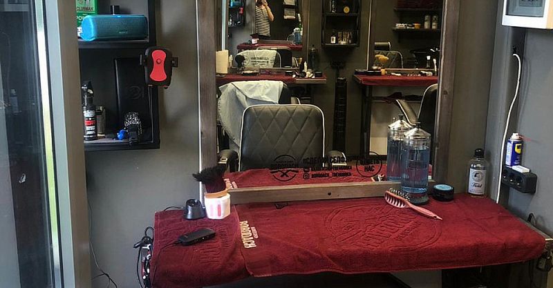 Файл:Bronsons Barbershop 2.jpg