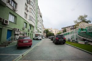 Орджоникидзе 23 парковка.jpg