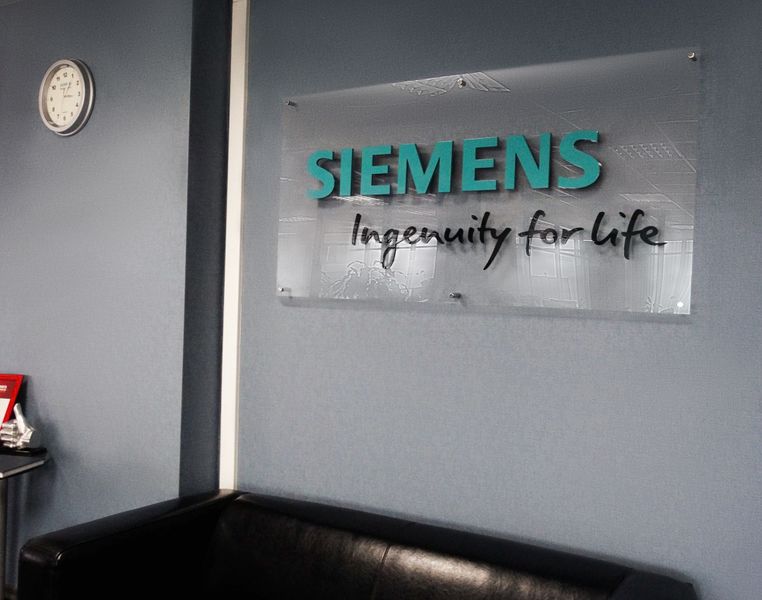 Файл:Сименс Финанс 2 (Сибирский неон).jpg