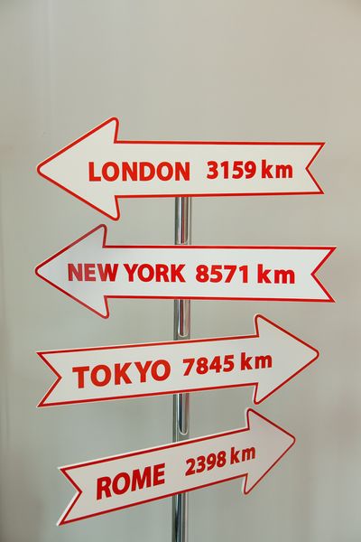 Файл:Лондон Экспресс 4 (Сибирский неон).jpg