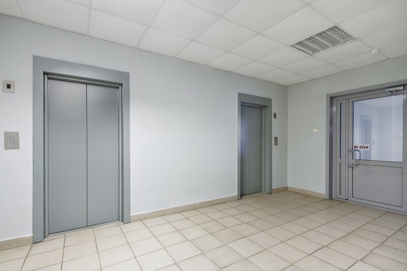 Файл:Восход 20 3 этаж (лифты).jpg