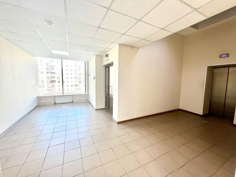 Файл:Челюскинцев 18-2 5 этаж (2).jpg