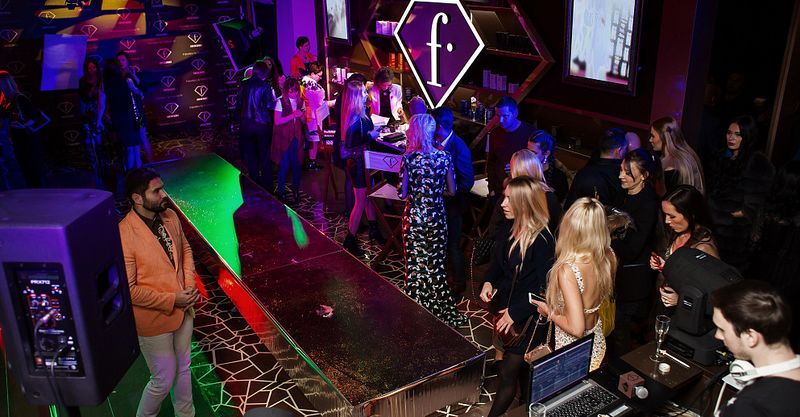 Файл:Fashion TV Cosmetics 5.jpg