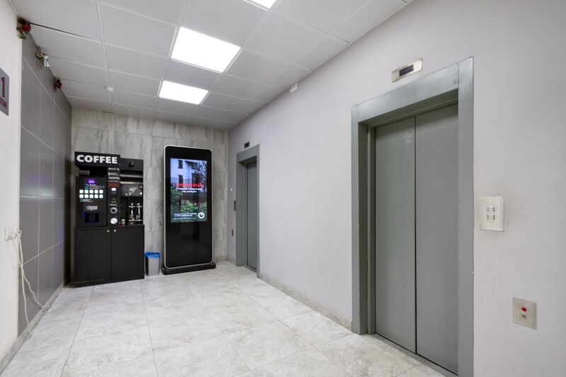 Файл:Восход 20 1 этаж (лифты).jpg