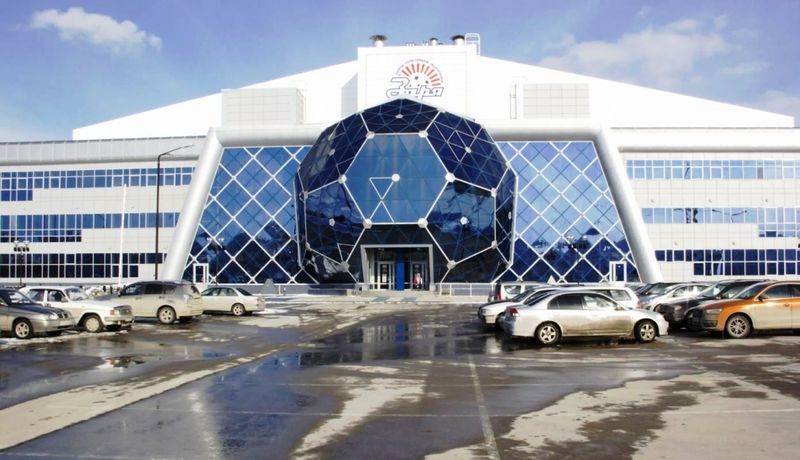 Файл:Спорткомплекс Заря.jpg