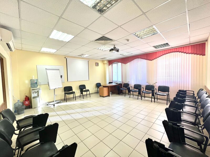 Файл:Челюскинцев 18-2 офис 508.jpg