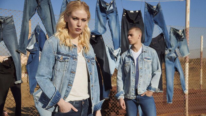 Файл:МЕГА Colin's.jpg