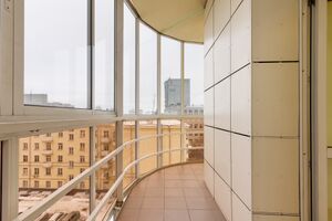 Коммунистическая 48а офис 607 (балкон).jpg