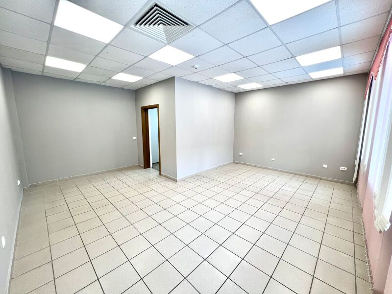 Файл:Челюскинцев 18-2 офис 506 (3).jpg