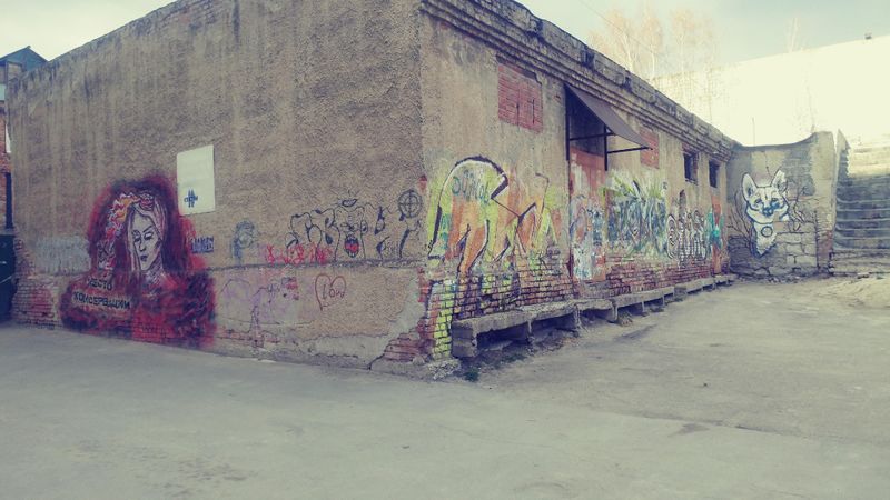 Файл:Стрит-арт (Карла Маркса проспект 33а).jpg