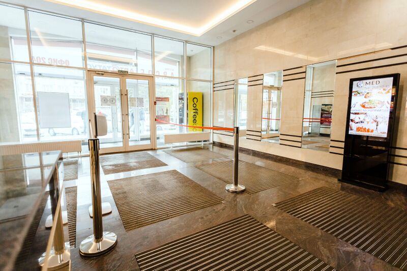 Файл:Ленина 52 1 этаж (вход).jpg