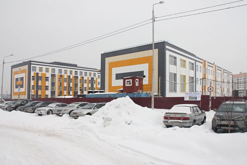 Файл:Петухова 101-1 (рядом садик).jpg