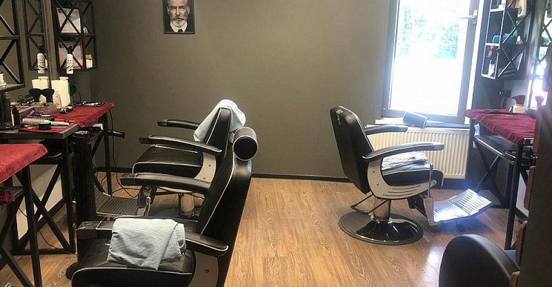 Файл:Bronsons Barbershop 1.jpg