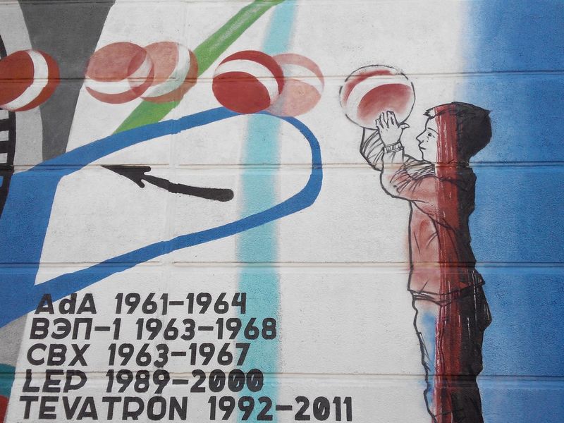 Файл:Ускорители на встречных пучках 3.jpg