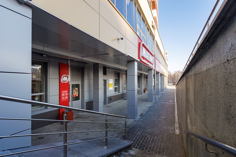 Файл:МФЦ Кольцово (Магнит) 2.jpg