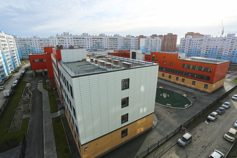 Файл:Средняя общеобразовательная школа №215.jpg