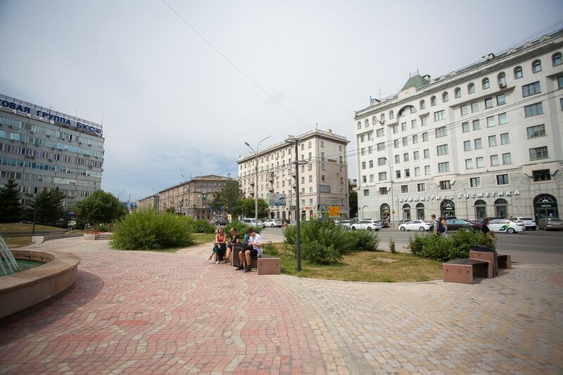 Файл:Орджоникидзе 23 сквер S7.jpg