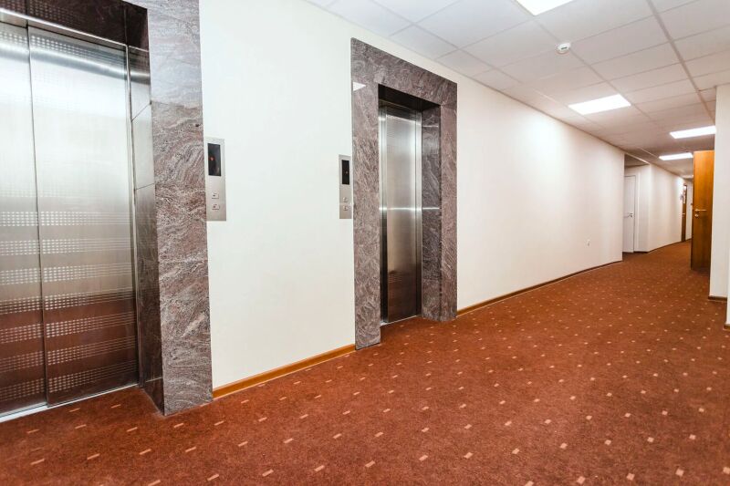 Файл:Ленина 52 2 этаж (лифты).jpg